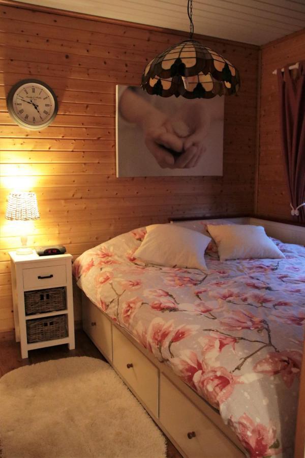 Charme chalet Zutendaal Extérieur photo